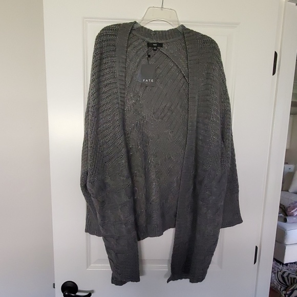 NWT CHARCOAL GRAY KNIT SWEATER - Picture 1 of 3